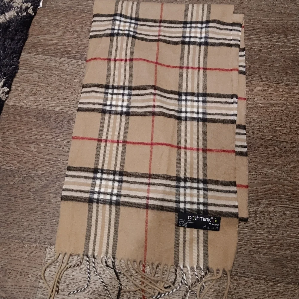 V.FRAAS Classic Tan Plaid Scarf